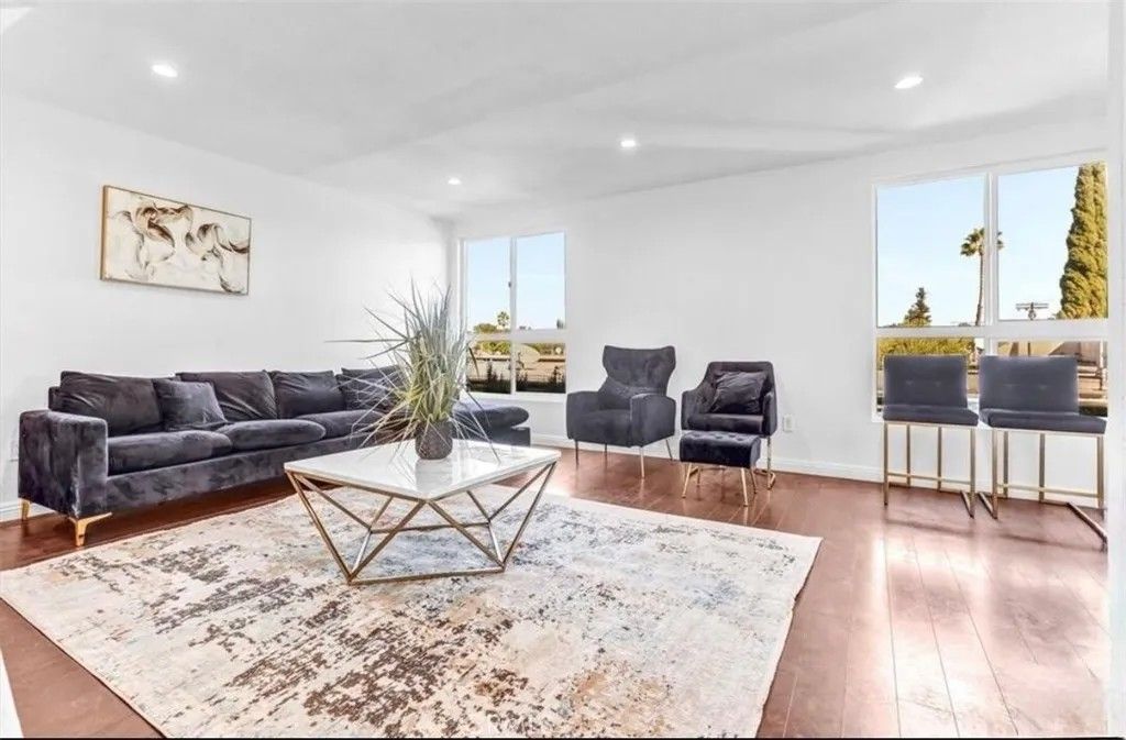 Photo of 6155 Reseda Blvd #4, Tarzana, CA 91335 (MLS # SR26051971)