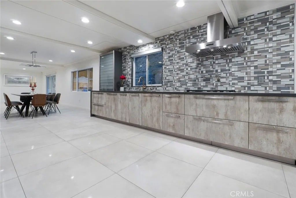 Photo of 3381 Oakmont View Drive, Glendale, CA 91208 (MLS # GD26048812)