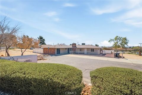 Photo of 15637 Tuscola Rd, Apple Valley, CA 92307 (MLS # IG26047678)