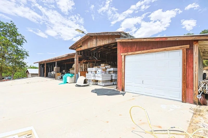 38181 Valley Oak