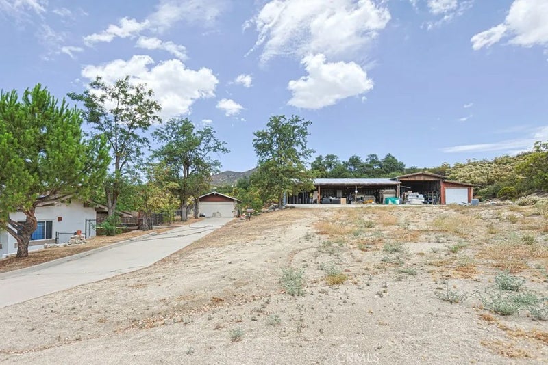 38181 Valley Oak