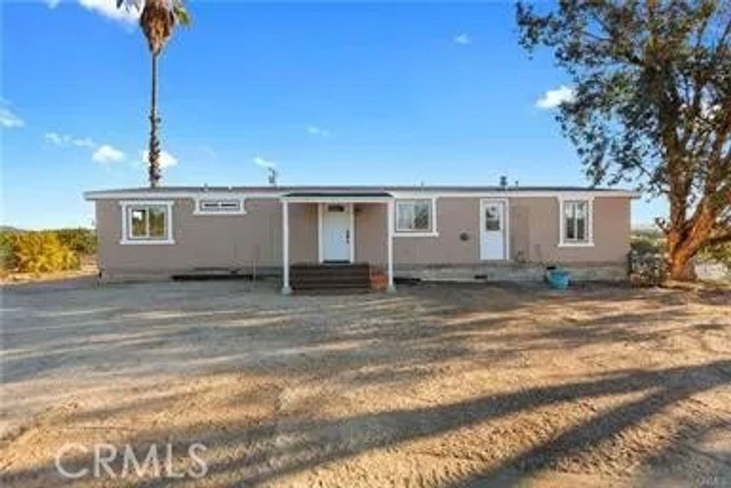 Photo of 26279 Monroe Avenue, Murrieta, CA 92562 (MLS # CV25120607)
