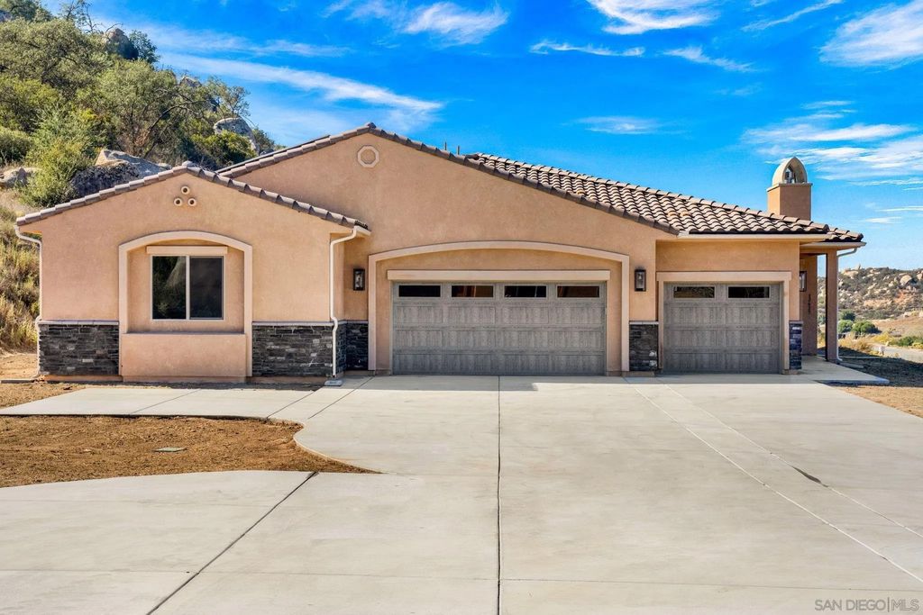Photo of 12635 Via Vigneto, Lakeside, CA 92040 (MLS # 260003073)