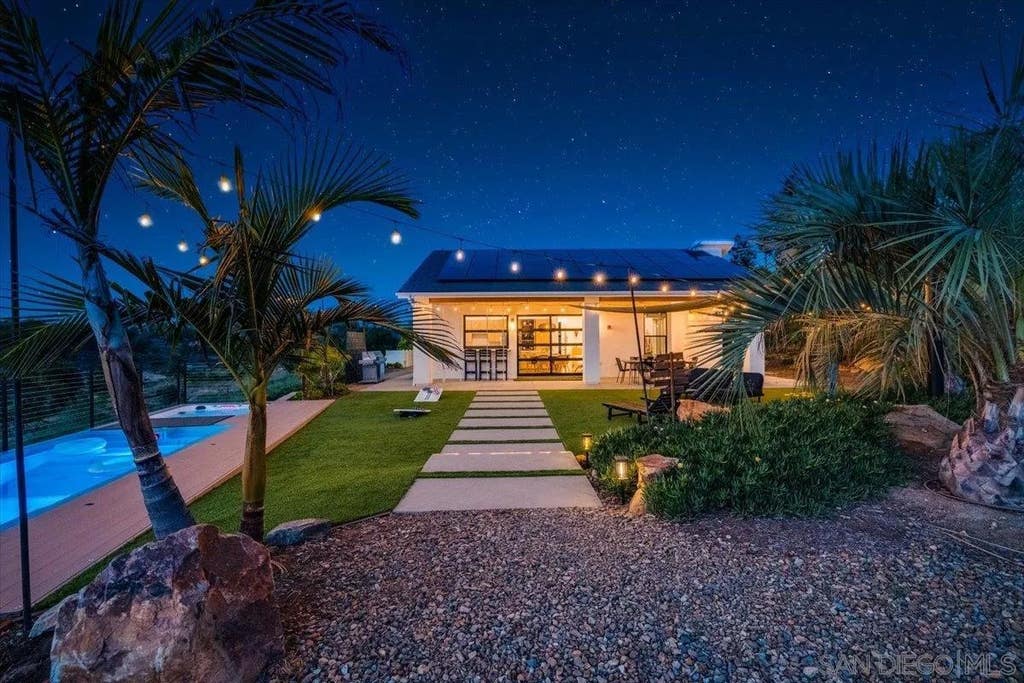 Photo of 28742 Twin Oaks Valley, Vista, CA 92084 (MLS # 260017459)