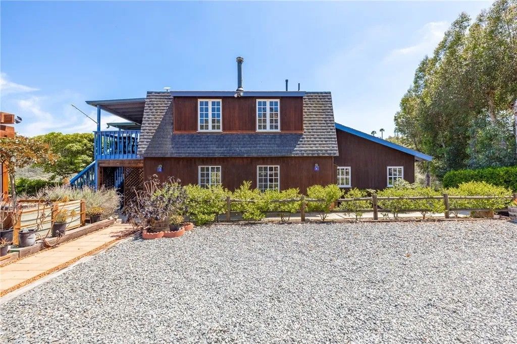 Photo of 335 Rainbow Crest, Fallbrook, CA 92028 (MLS # ND25230053)