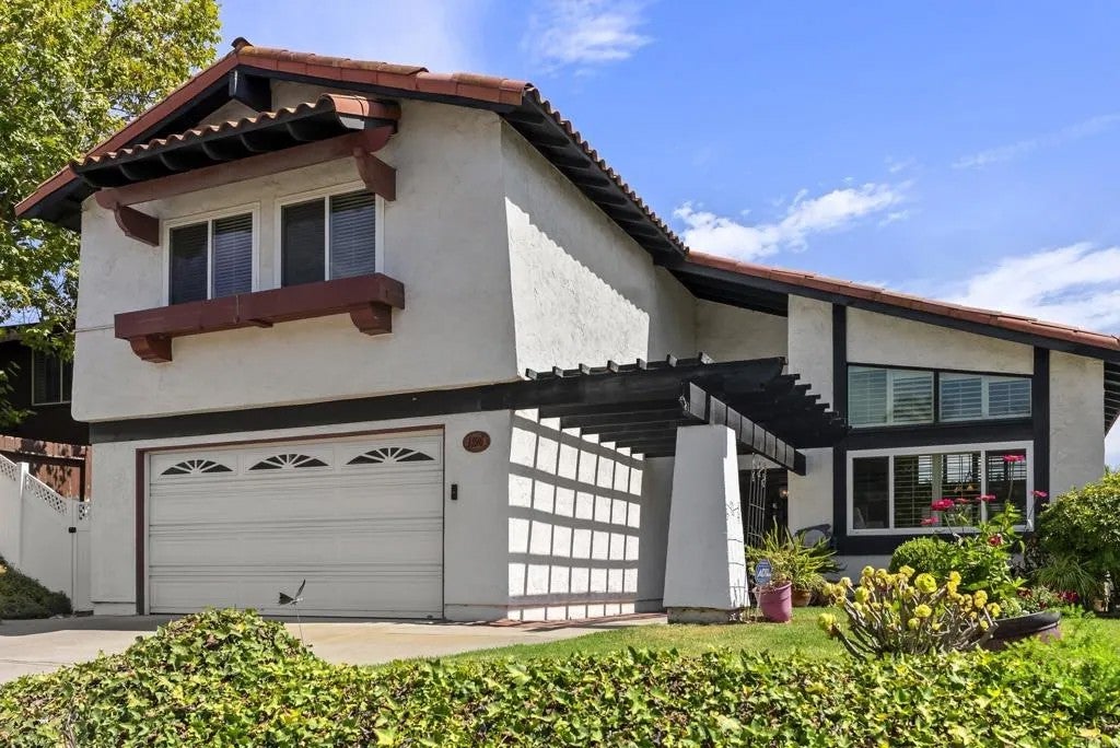 1396 Valencia Loop