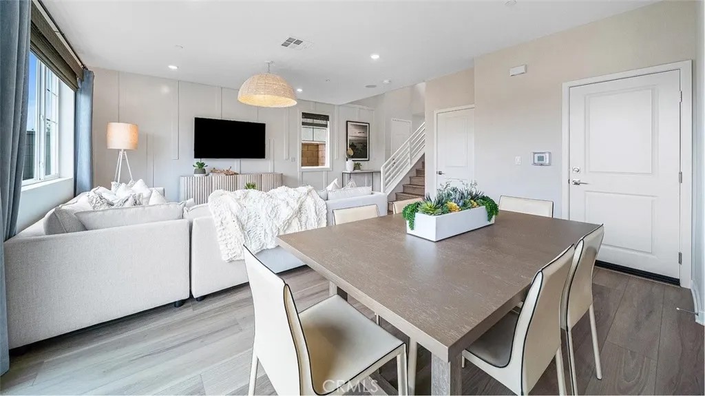 3262 Floral Paseo