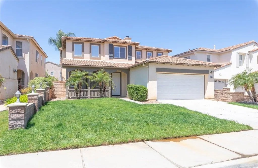 Photo of 34619 Chinaberry Dr, Winchester, CA 92596 (MLS # SW26042296)