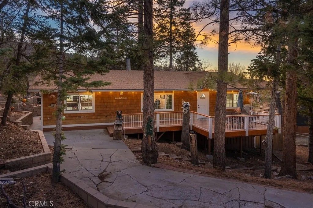 Photo of 1308 Buffalo Court, Big Bear Lake, CA 92315 (MLS # IG26010734)