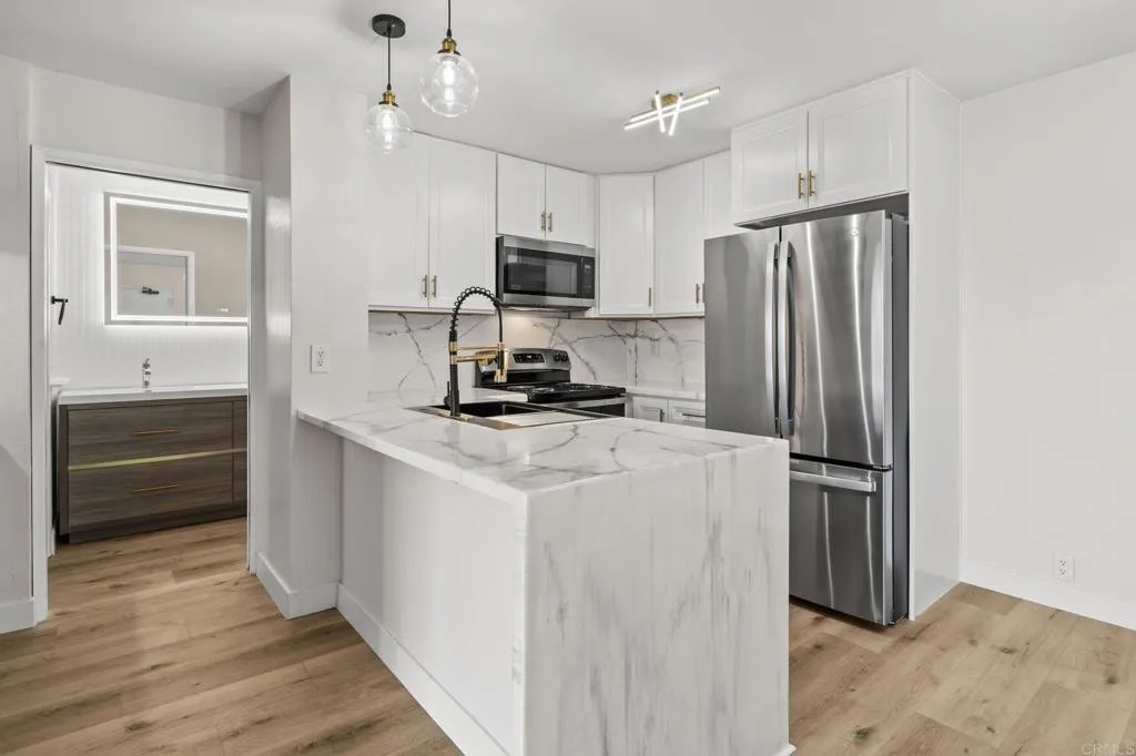 1855 Diamond Street 5-230