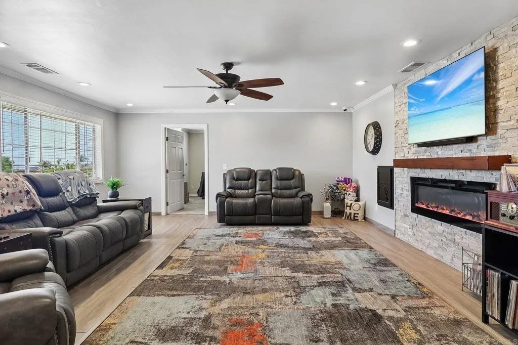 2318 Orchard Avenue
