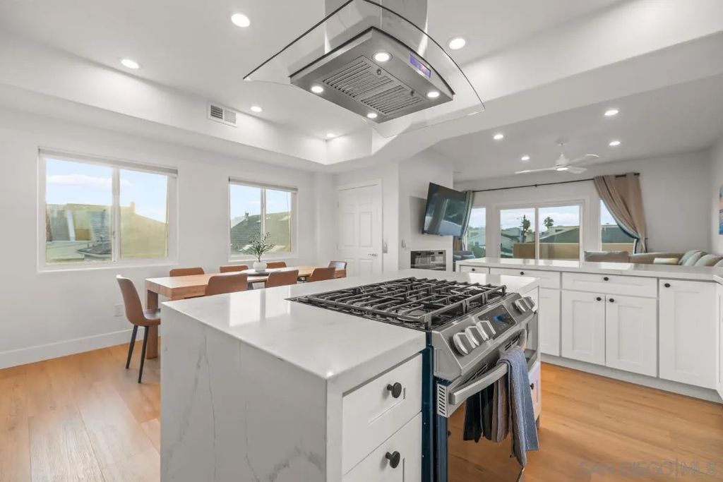 Photo of 727 Ostend Ct, San Diego, CA 92109 (MLS # 260005784)