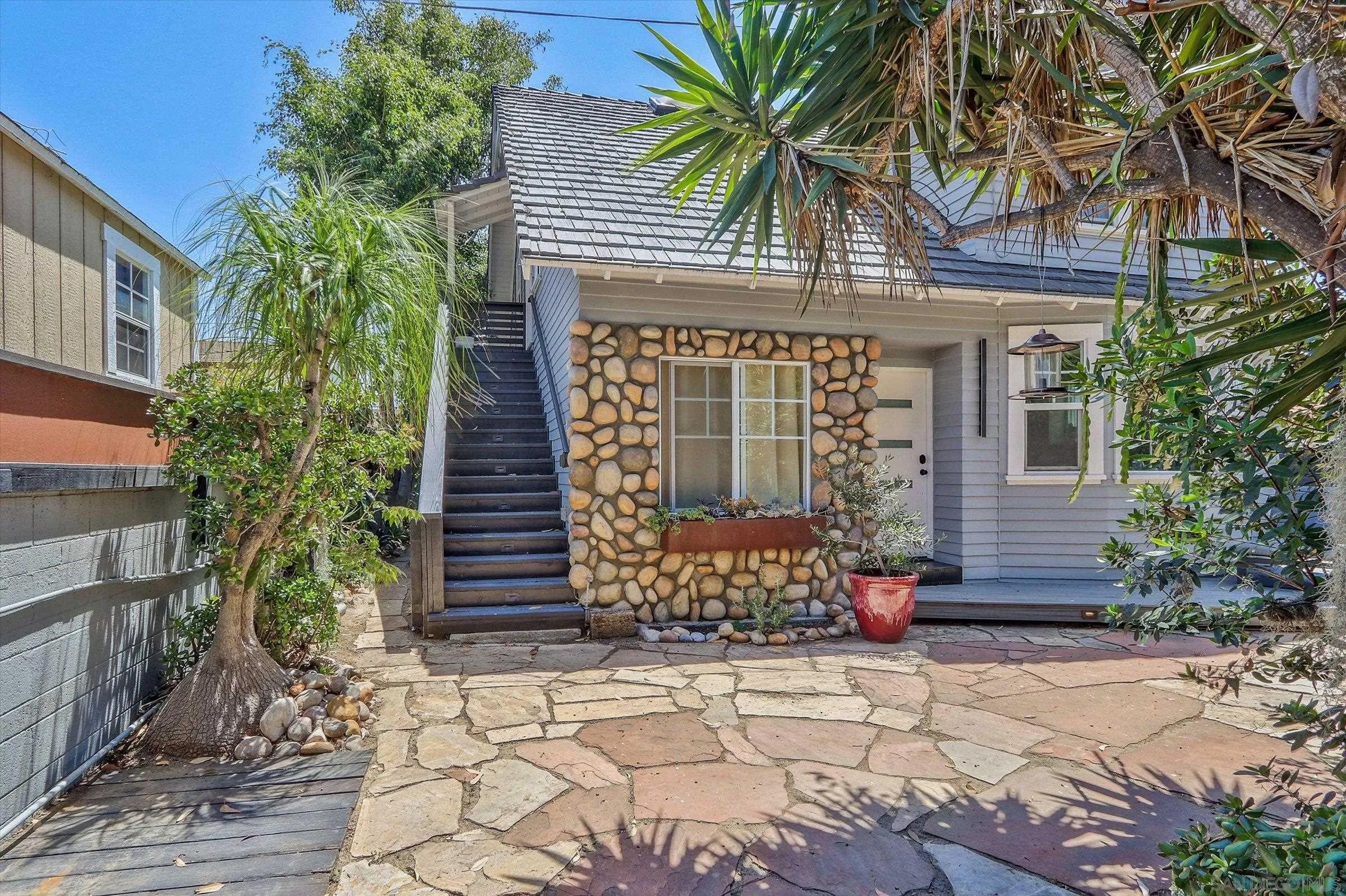 1035 Edgemont Place