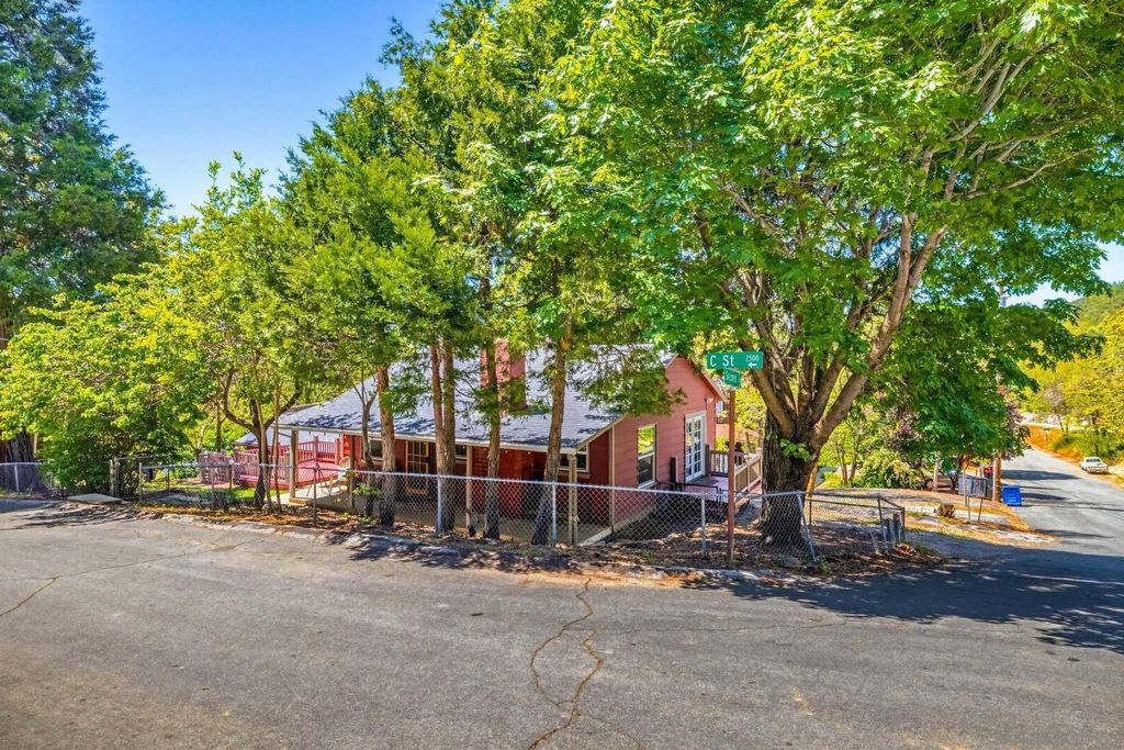 Photo of 2506 C St, Julian, CA 92036 (MLS # 260008866)