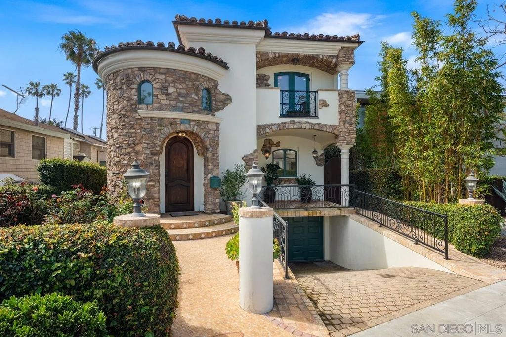 Photo of 7964 Prospect Place, La Jolla, CA 92037 (MLS # 260007201)