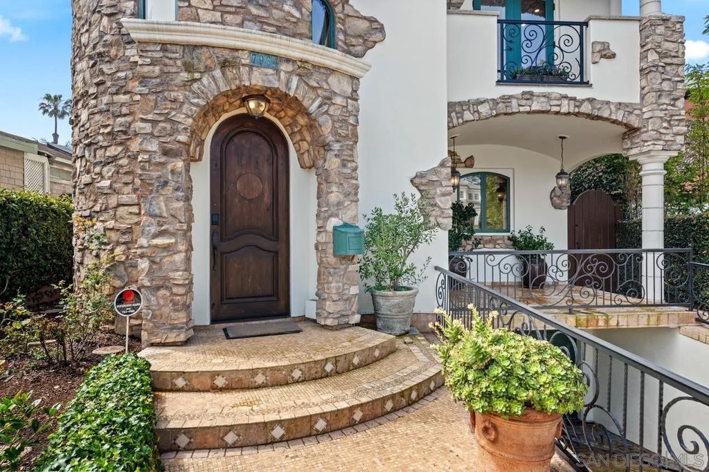 Photo of 7964 Prospect Place, La Jolla, CA 92037 (MLS # 260007201)