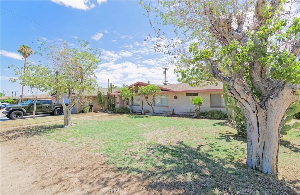 340 N Sola Avenue