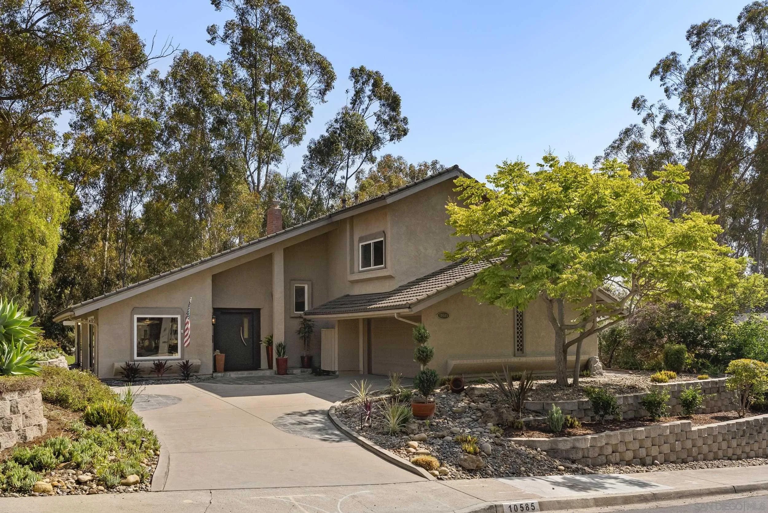 10585 Rookwood Dr