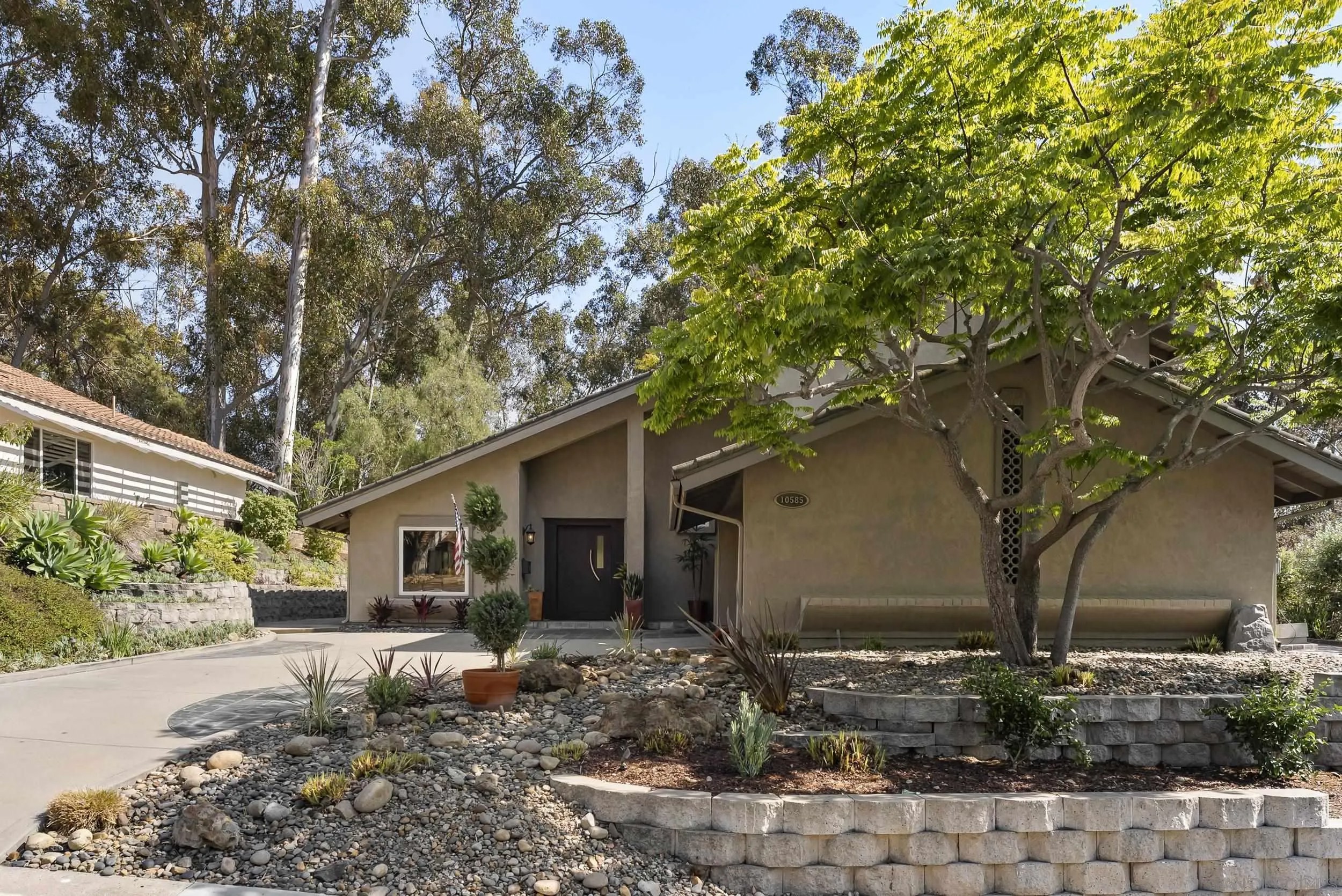 10585 Rookwood Dr