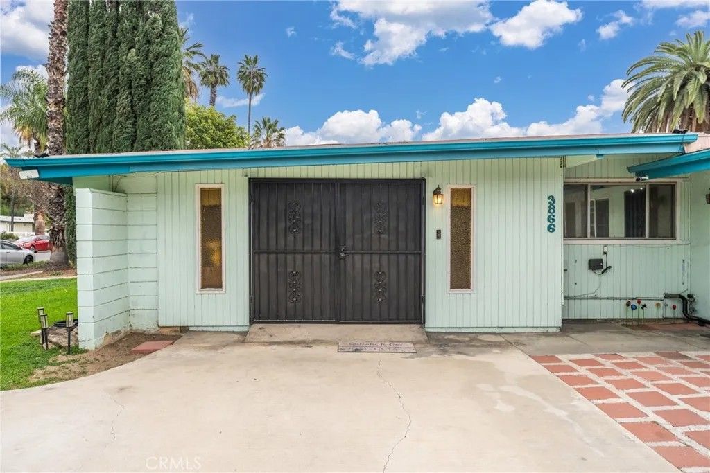 Photo of 3866 Gates Place, Riverside, CA 92504 (MLS # CV26036141)