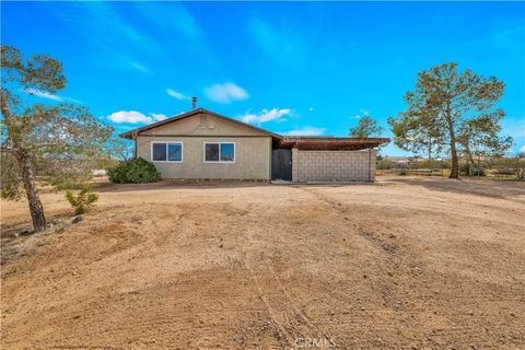 Photo of 58331 Caliente Street, Yucca Valley, CA 92284 (MLS # JT26043968)