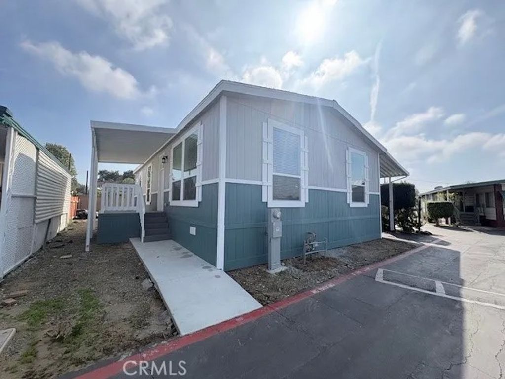 Photo of 208 S Barranca Ave #13, Glendora, CA 91741 (MLS # HD26040016)