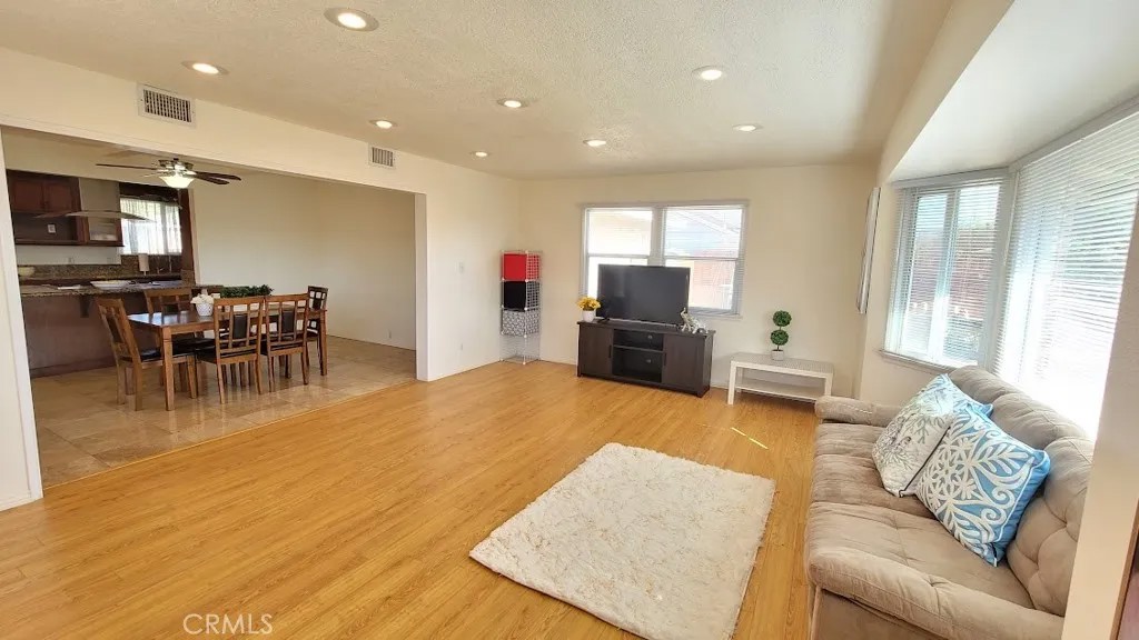555 S La Serena Drive