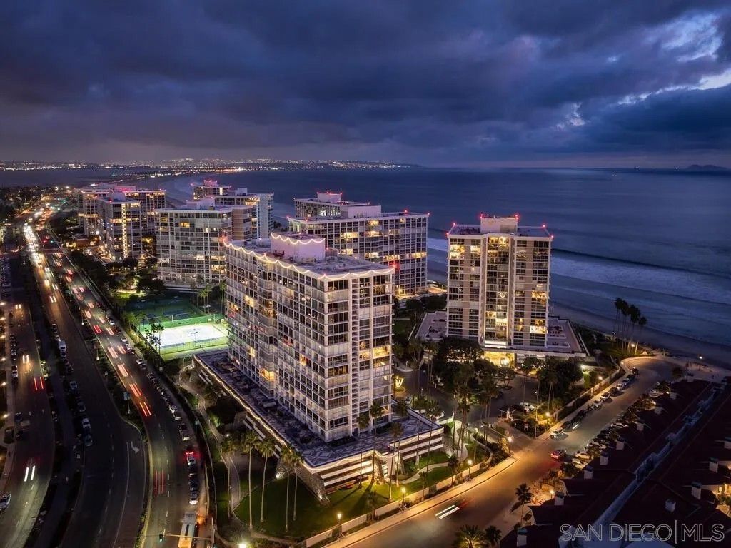 Photo of 1720 Avenida del Mundo #1601, Coronado, CA 92118 (MLS # 250043598)