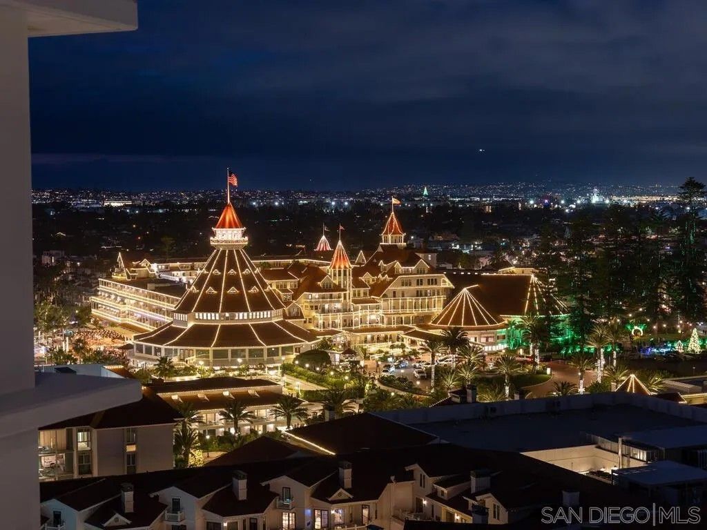 Photo of 1720 Avenida del Mundo #1601, Coronado, CA 92118 (MLS # 250043598)