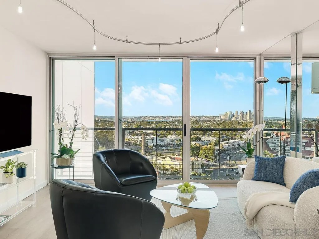 1720 Avenida del Mundo 1601