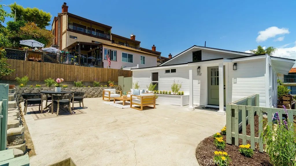 702 W 34th