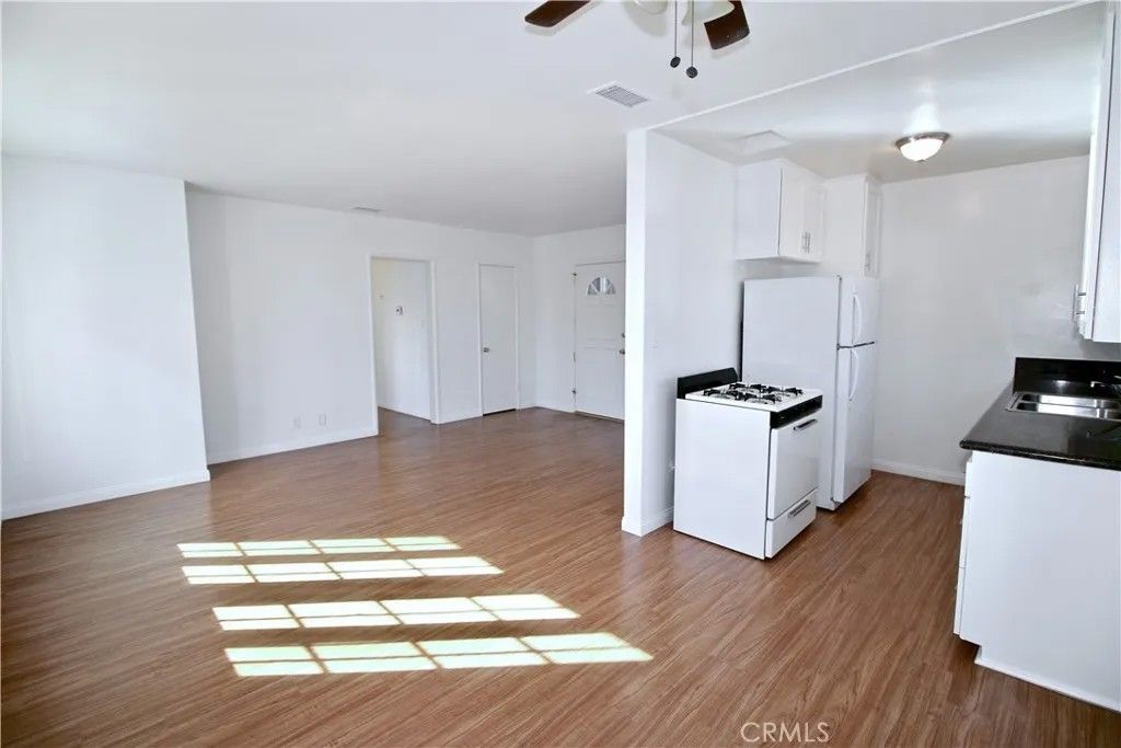 Photo of 6951 Simpson Avenue #12, North Hollywood, CA 91605 (MLS # SR26030148)