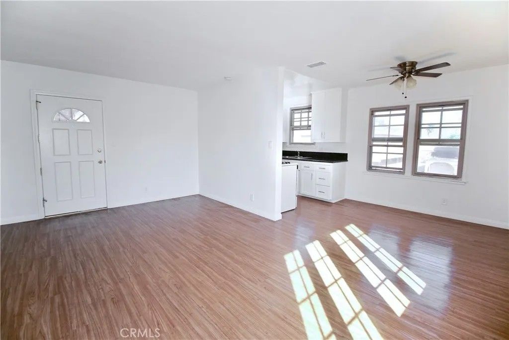 Photo of 6951 Simpson Avenue #12, North Hollywood, CA 91605 (MLS # SR26030148)