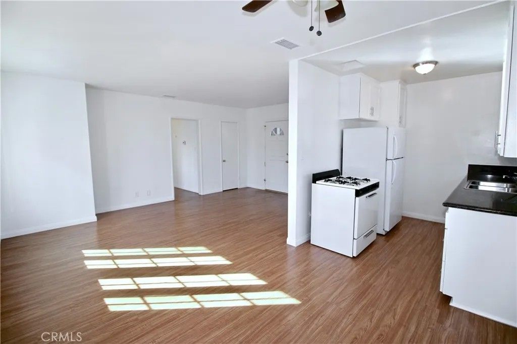 Photo of 6951 Simpson Avenue #11, North Hollywood, CA 91605 (MLS # SR26030148)