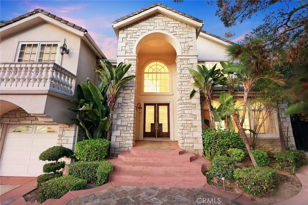 2832 Oak Knoll Drive
