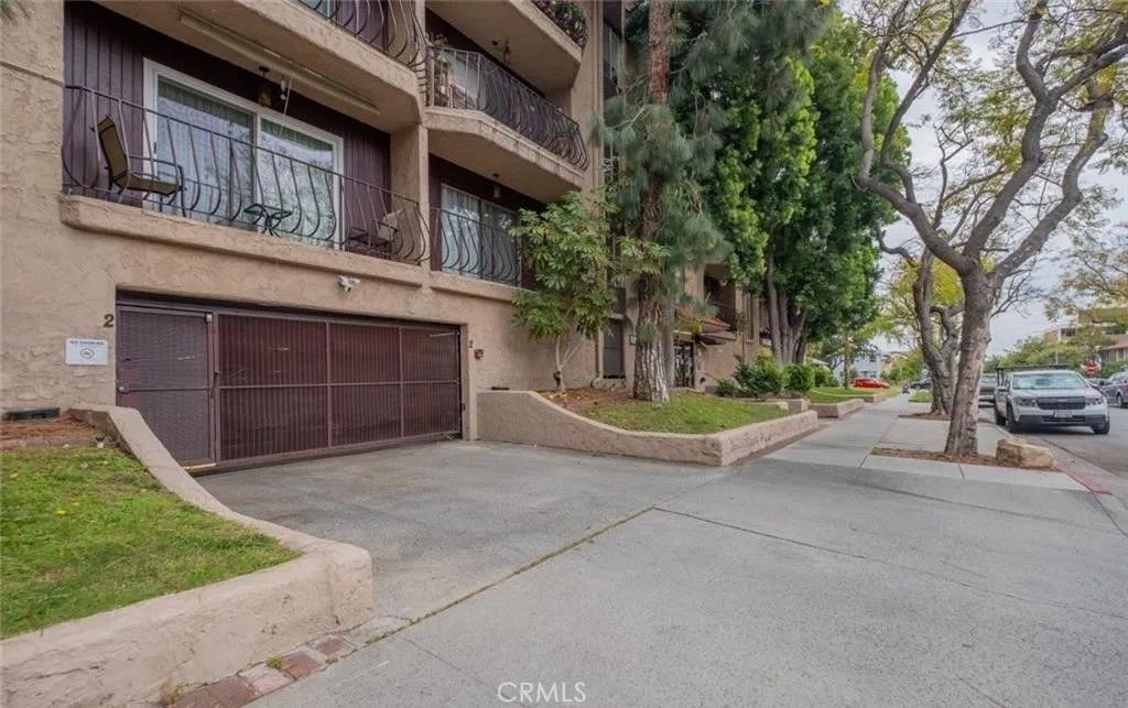 Photo of 310 N Jackson Street #104, Glendale, CA 91206 (MLS # GD26065277)