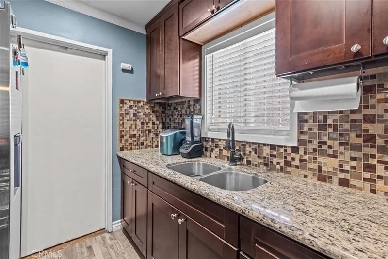 407 E Sunset