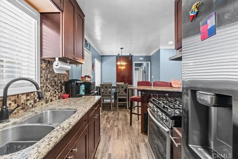 407 E Sunset
