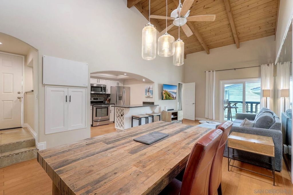 Photo of 940 Sealane Drive #10, Encinitas, CA 92024 (MLS # 2600858)