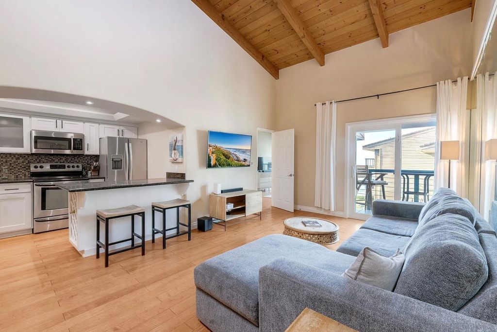 Photo of 940 Sealane Drive #10, Encinitas, CA 92024 (MLS # 2600858)