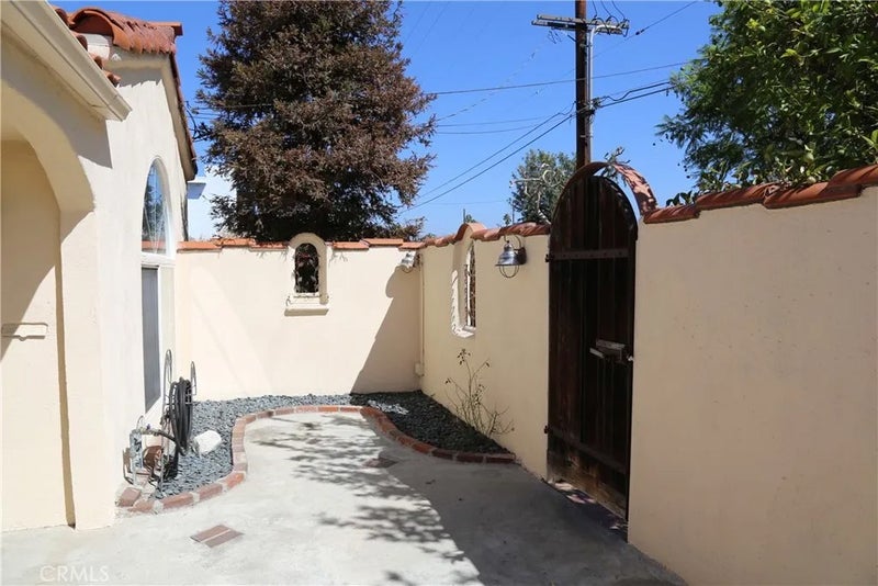 5315 Riverton Avenue