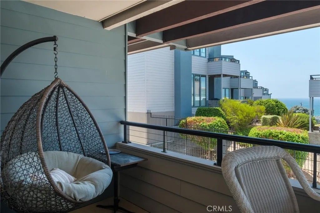 Photo of 431 Camino De Las Colinas, Redondo Beach, CA 90277 (MLS # SB26016579)