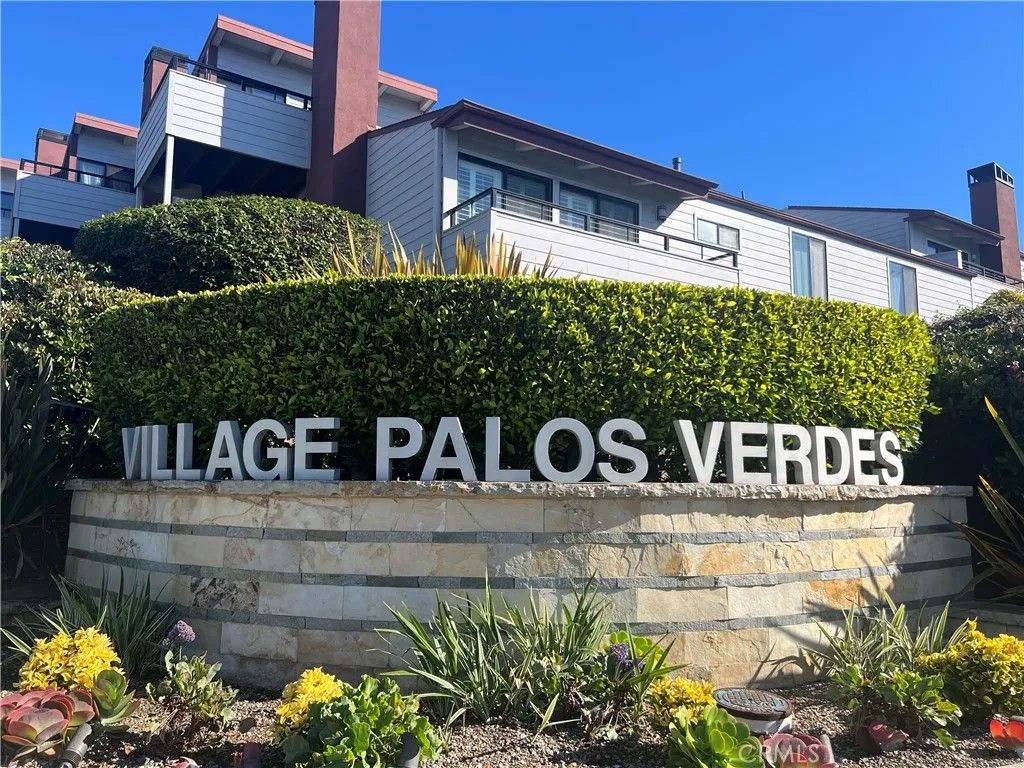 Photo of 431 Camino De Las Colinas, Redondo Beach, CA 90277 (MLS # SB26016579)