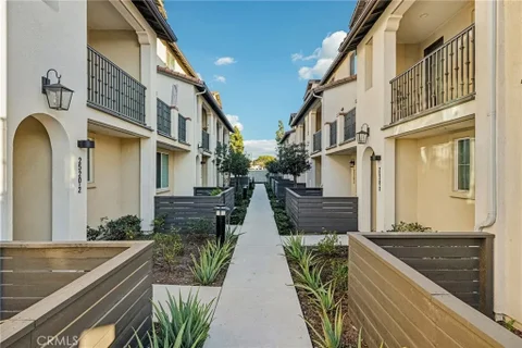 MLS: PF25273640