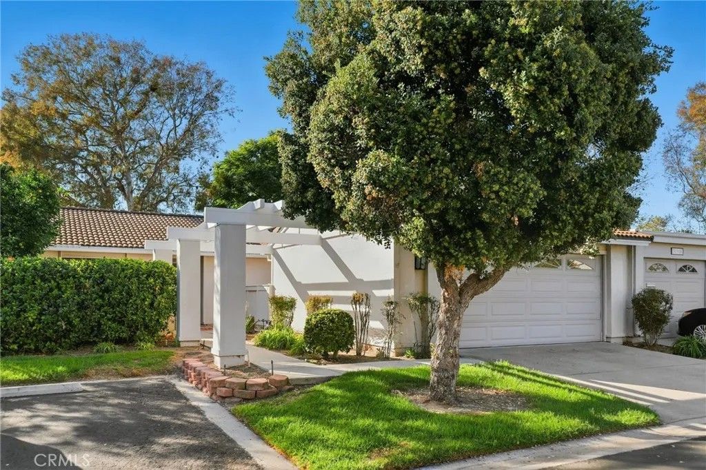 Photo of 3190 Via Buena Vis #A, Laguna Woods, CA 92637 (MLS # PW25245238)