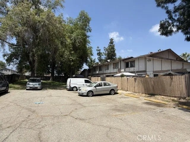 1525 N Holmes