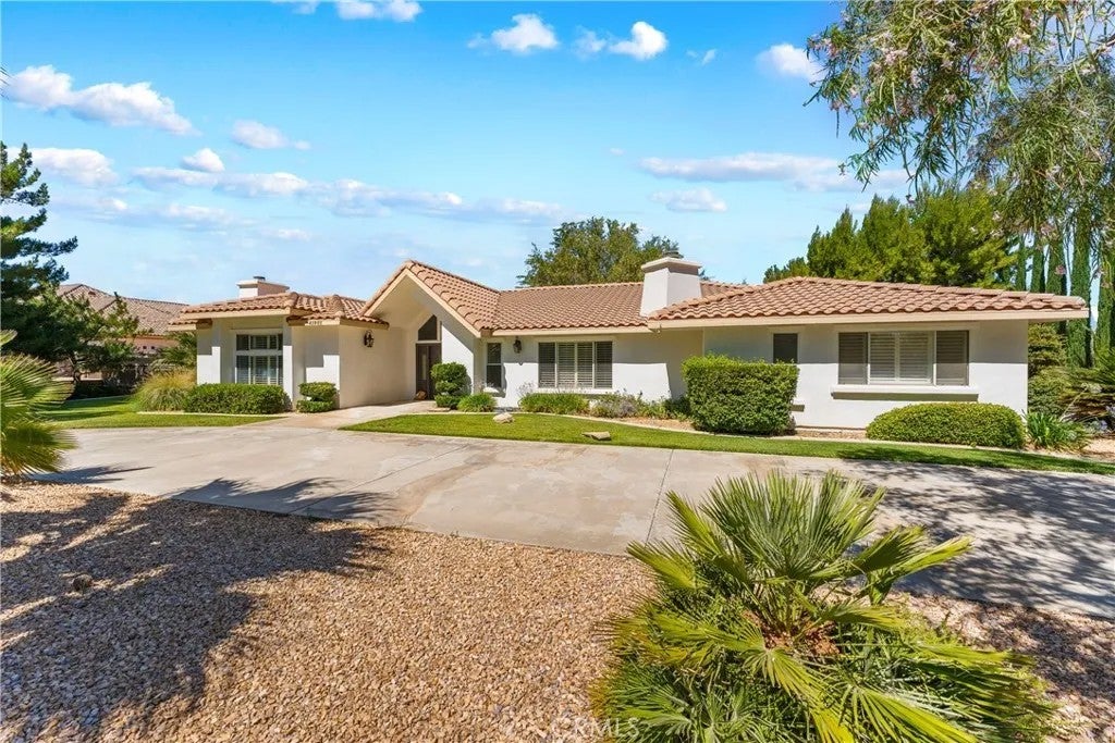 41901 Calle Clarita