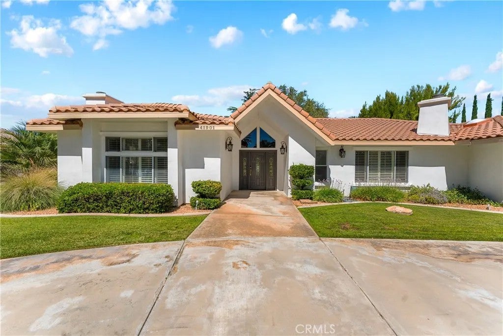 41901 Calle Clarita