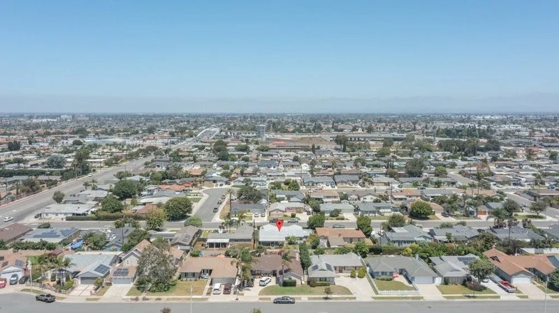 6072 Chinook Ave.