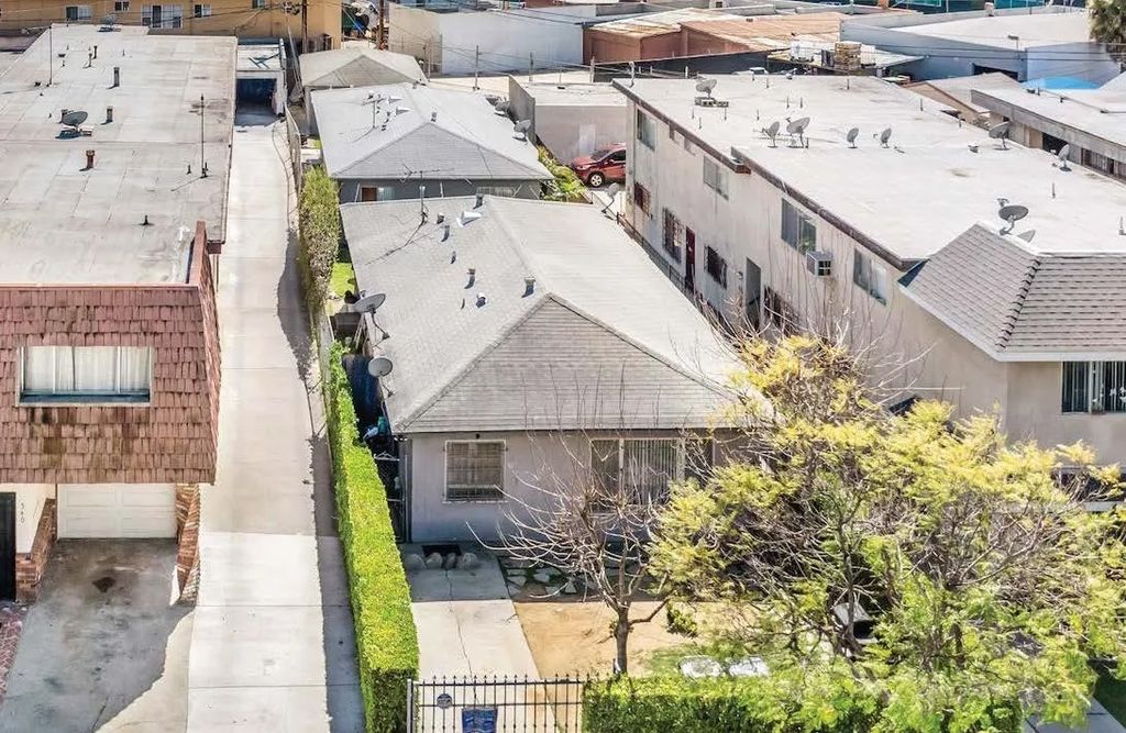 Photo of 534 Hyde Park, Inglewood, CA 90302 (MLS # SB26017456)